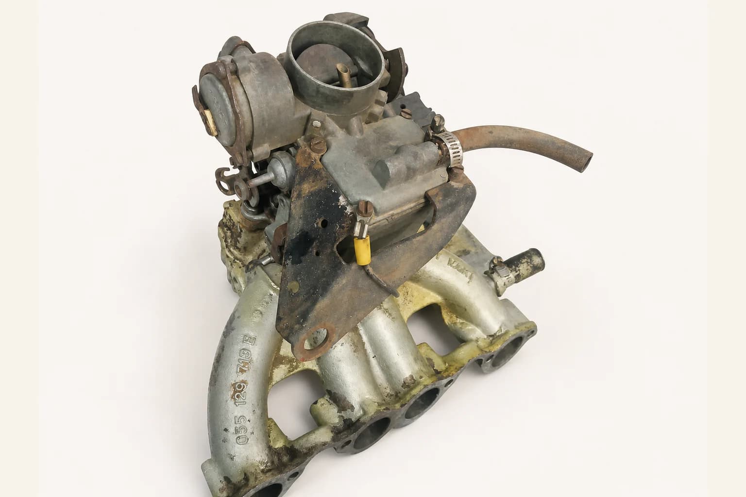 Carburador de 1 garganta para motor 1.6,1.7,1.8 — vista editorial basada en la pieza real