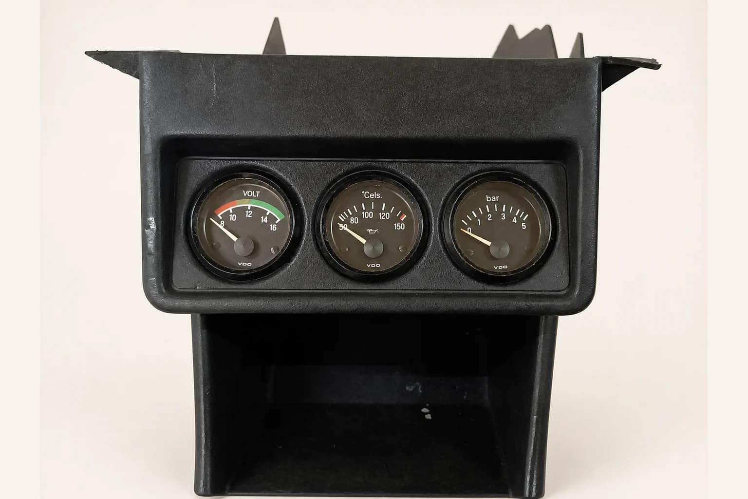 Consola completa para MK1 tablero tipo GTI — vista editorial basada en la pieza real
