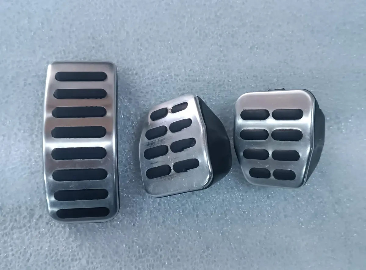 Cubre pedales de aluminio pulido para MK4 — foto 4 de 5