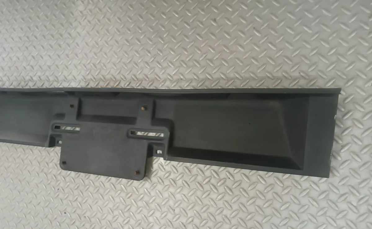 Porta placas de MK1 para calavera corta — foto 2 de 4