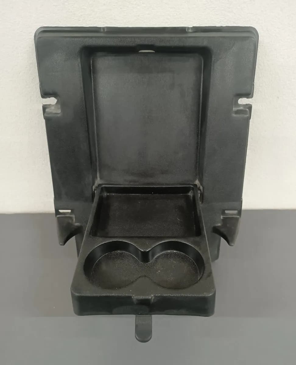 Porta vasos para asiento trasero de MK2 — foto 1 de 2