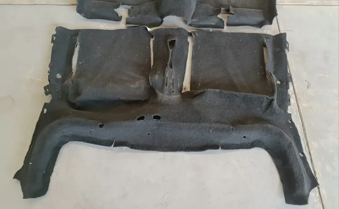 Alfombra negra para MK2 — foto 1 de 3
