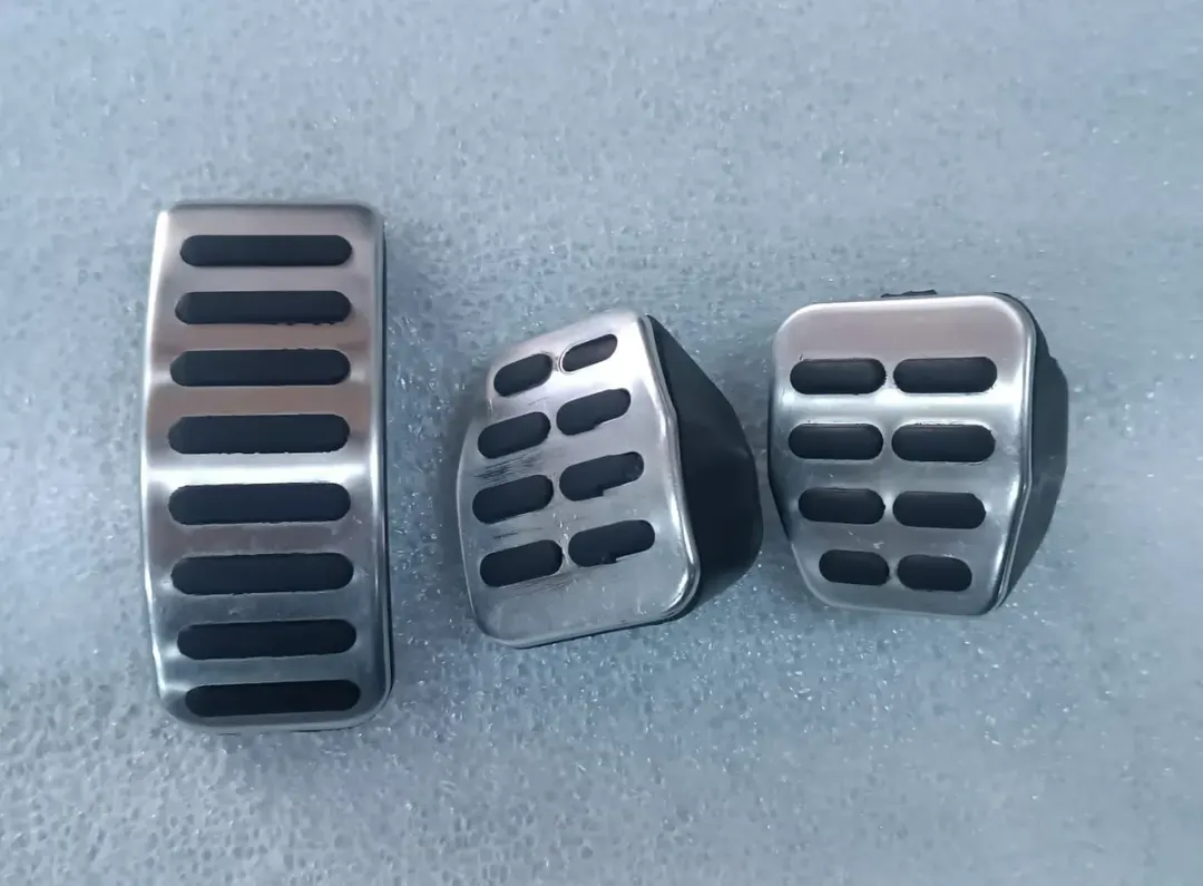 Cubre pedales de aluminio pulido para MK4 — foto 4 de 5