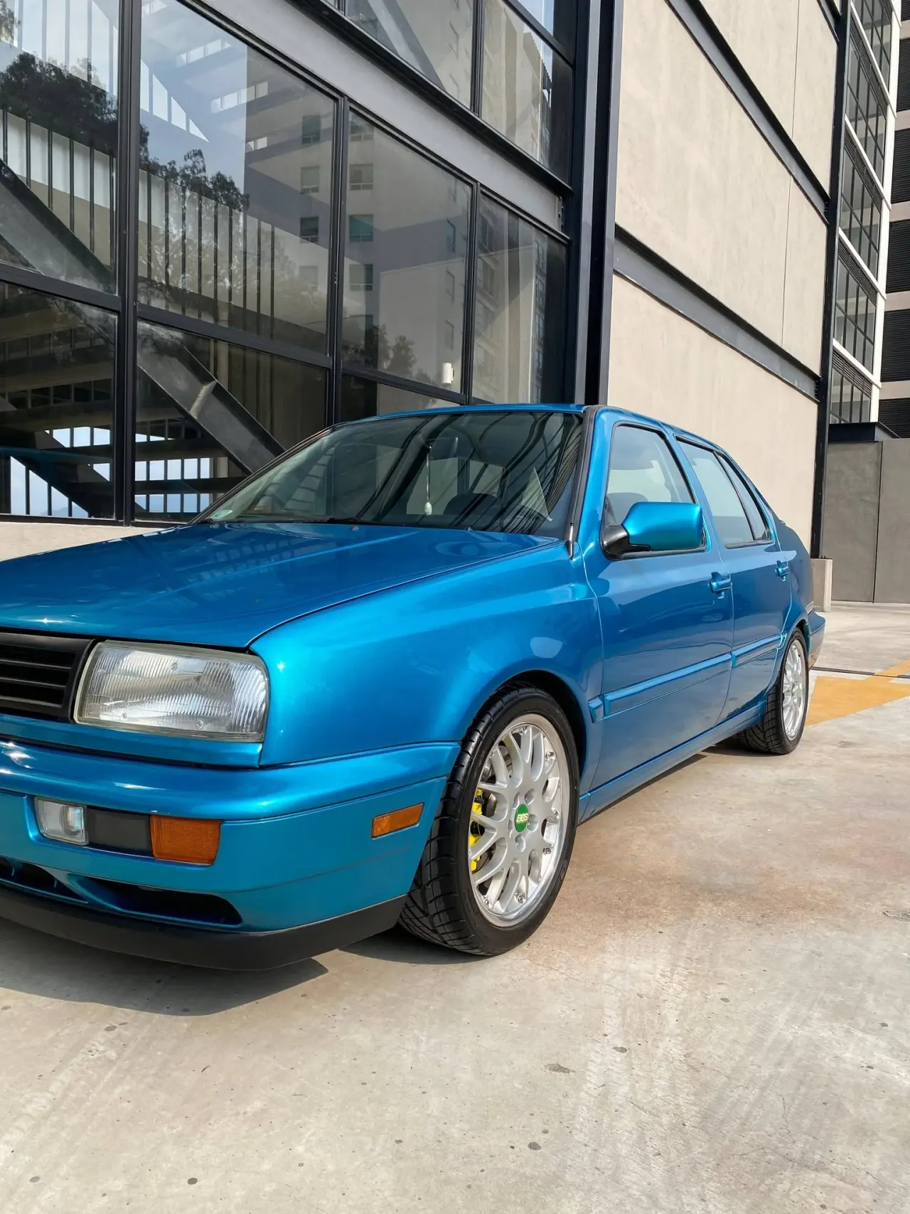 Jetta A3 Europa turquesa, vista de tres cuartos