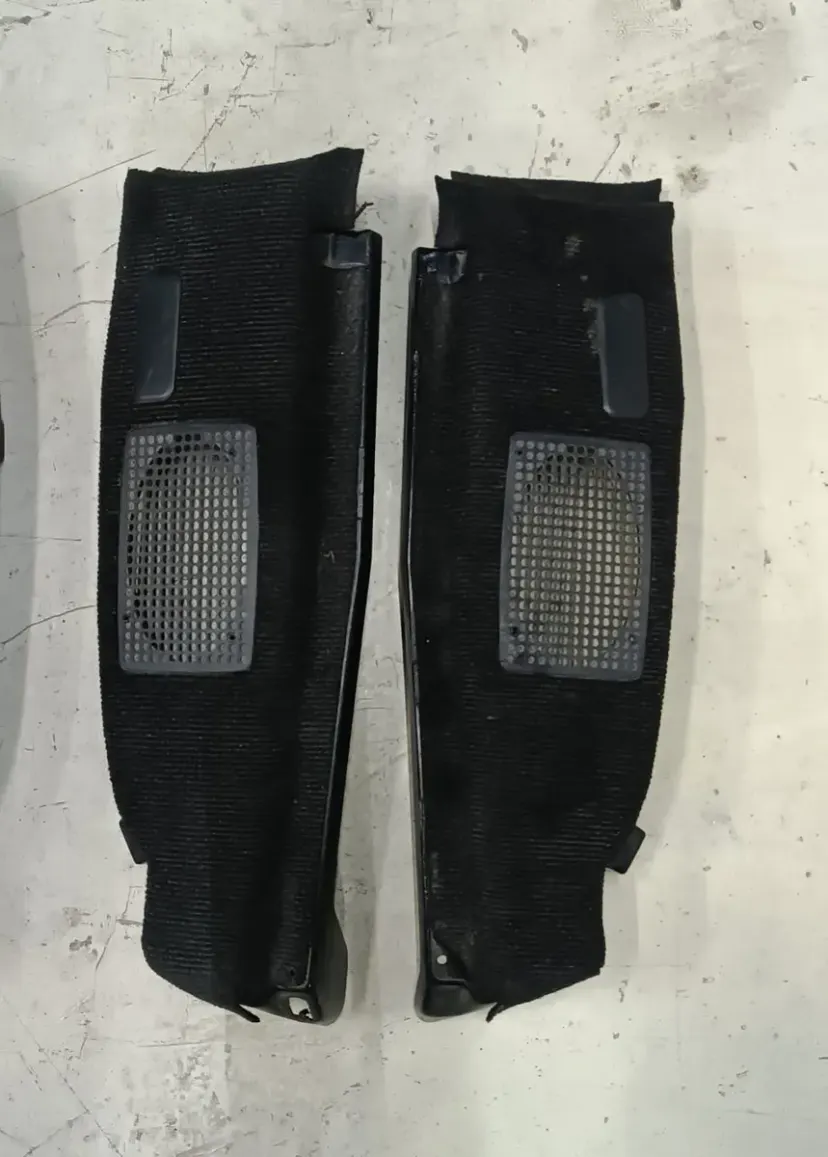 Bocineros para cajuela de Golf MK2 — foto 1 de 3