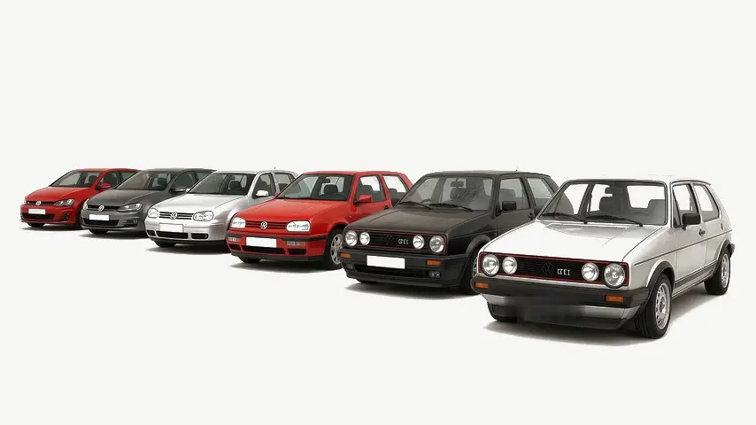 Render de referencia: seis Volkswagen Golf de distintas generaciones desarmándose y armándose